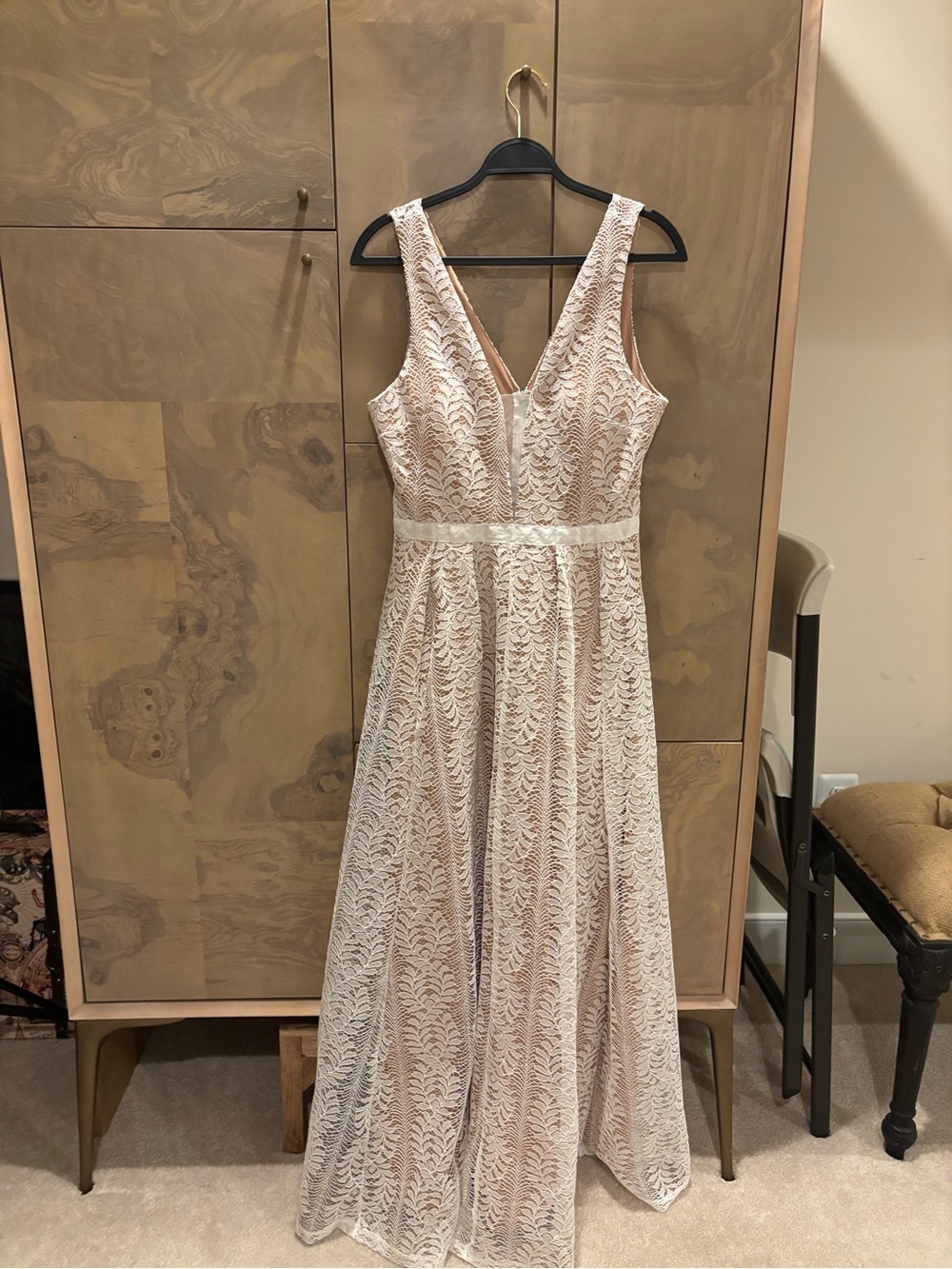 Sleeveless V-Neck Lace Maxi Dress in Blush and Ivory